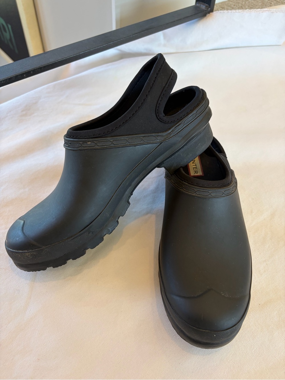 Cute HUNTER Slingback Clogs in Great Condition. Size 9